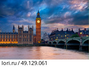 Big Ben Clock Tower London at Thames River England. Стоковое фото, агентство Ingram Publishing / Фотобанк Лори