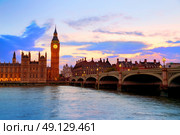 Big Ben Clock Tower London at Thames River England. Стоковое фото, агентство Ingram Publishing / Фотобанк Лори