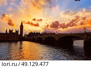 Big Ben Clock Tower London at Thames River England. Стоковое фото, агентство Ingram Publishing / Фотобанк Лори