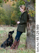 Portrait of a woman and her labrador. Стоковое фото, агентство Ingram Publishing / Фотобанк Лори