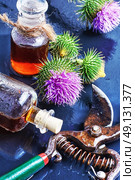 Flower and burdock extract. Buds medicinal wild plants burdock and burdocks medicinal tincture. Стоковое фото, агентство Ingram Publishing / Фотобанк Лори