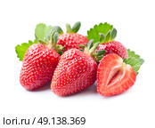 Strawberry with leaves. Стоковое фото, фотограф Волошина Мария Ивановна / Фотобанк Лори
