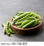 Sweet green peas on wooden backgrounds. Healthy food. Стоковое фото, фотограф Волошина Мария Ивановна / Фотобанк Лори