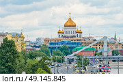 Вид на Храм Христа Спасителя со стороны Фрунзенской набережной.  Москва. Россия. Редакционное фото, фотограф E. O. / Фотобанк Лори