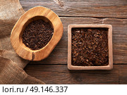 Kukicha and Bancha tea on wooden background table board. Стоковое фото, агентство Ingram Publishing / Фотобанк Лори
