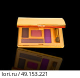 luxury purple  make-up eyeshadows in gold packing with reflection. Стоковое фото, агентство Ingram Publishing / Фотобанк Лори