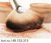 Face powder and brush. macro. Стоковое фото, агентство Ingram Publishing / Фотобанк Лори