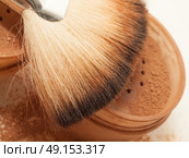 Face powder and brush. macro. Стоковое фото, агентство Ingram Publishing / Фотобанк Лори