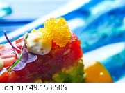 Tuna fish Tartare Tartar with wakame seaweed and soya. Стоковое фото, агентство Ingram Publishing / Фотобанк Лори