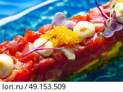 Tuna fish Tartare Tartar with wakame seaweed and soya. Стоковое фото, агентство Ingram Publishing / Фотобанк Лори