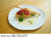 Steak Tartare with mustard ice-cream and airbag starter Tartar recipe. Стоковое фото, агентство Ingram Publishing / Фотобанк Лори