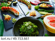 Asian Japan Sushi varied recipes with algae and Edamame. Стоковое фото, агентство Ingram Publishing / Фотобанк Лори