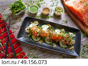 Wakame algae salad with salmon wasabi sesame and sprouts. Стоковое фото, агентство Ingram Publishing / Фотобанк Лори