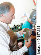 Shoemaker at work. Стоковое фото, агентство Ingram Publishing / Фотобанк Лори