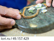 decorating memorial stones. Стоковое фото, агентство Ingram Publishing / Фотобанк Лори
