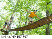 friends doing a trail on the threes. Стоковое фото, агентство Ingram Publishing / Фотобанк Лори
