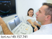 Doctor scanning patient’s arm. Стоковое фото, агентство Ingram Publishing / Фотобанк Лори