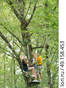 three hikers doing a three trail. Стоковое фото, агентство Ingram Publishing / Фотобанк Лори