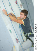focused wall climber. Стоковое фото, агентство Ingram Publishing / Фотобанк Лори