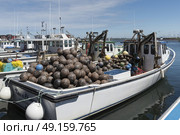 Fishing boats moored at harbor, Kensington, Cabot Beach Provincial Park, Malpeque Bay, Prince Edward Island, Canada. Стоковое фото, агентство Ingram Publishing / Фотобанк Лори
