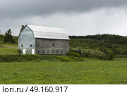 Barn at farm, Sherbrooke, Nova Scotia, Canada. Стоковое фото, агентство Ingram Publishing / Фотобанк Лори