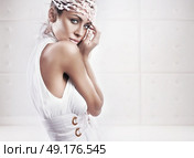 Adorable, tanned woman posing on the white, studio background. Стоковое фото, агентство Ingram Publishing / Фотобанк Лори
