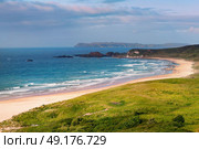 panorama of White Park Bay, Ballycastle, County Antrim, Northern Ireland. panoramic view of White Park Bay near Ballycastle, County Antrim along the Giants Causeway Coastal Route, Northern Ireland. Стоковое фото, агентство Ingram Publishing / Фотобанк Лори