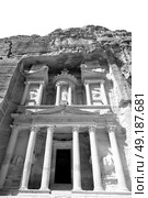 the antique site of petra in jordan one of the beautiful wonder of the world. Стоковое фото, агентство Ingram Publishing / Фотобанк Лори
