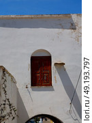 ingreece   antique historical medieval decoration wall and window. Стоковое фото, агентство Ingram Publishing / Фотобанк Лори