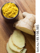 Spices and herbs in ceramic bowls. curcuma and ginger seasoning. Colorful natural additives. Стоковое фото, агентство Ingram Publishing / Фотобанк Лори