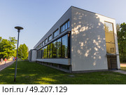 People walk in front of Vyborg Library (2023 год). Редакционное фото, фотограф EugeneSergeev / Фотобанк Лори