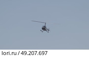 Helicopter flying in clear sky, performing maneuvers. Стоковое видео, видеограф Константин Шишкин / Фотобанк Лори