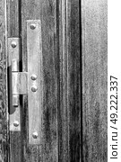 antique old door and ancien wood closed house hinge . Стоковое фото, агентство Ingram Publishing / Фотобанк Лори