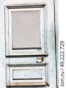 antique old door and ancien wood closed house hinge . Стоковое фото, агентство Ingram Publishing / Фотобанк Лори