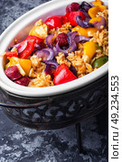 jambalaya in chafing dish. chafing dish with Jambalaya with chicken and sausage with hot spices. Стоковое фото, агентство Ingram Publishing / Фотобанк Лори