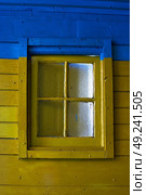 old yellow window in blue wall in the centre of la boca buenos aires argentina . Стоковое фото, агентство Ingram Publishing / Фотобанк Лори
