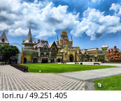 Phu Quoc, Vietnam - April 06, 2025: Experience the enchanting architecture of VinPearl District and Vin Wonders Park in Phu Quoc Island, Vietnam. Редакционное фото, фотограф Кривошеина Елена Леонидовна / Фотобанк Лори