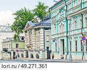 Улица Волхонка. Летний день. Москва. Россия. Редакционное фото, фотограф E. O. / Фотобанк Лори