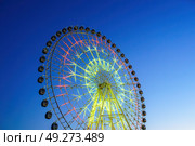 High neon ferris wheel at night in an amusement park Navruz or Anhor in Tashkent, Uzbekistan. (2023 год). Стоковое фото, фотограф Емельянов Евгений Викторович / Фотобанк Лори