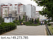 Главная аллея в сквере по Олонецкому проезду, Москва. Редакционное фото, фотограф Елена Орлова / Фотобанк Лори