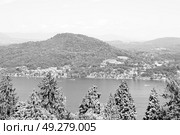in italy landscape panorama of lake and mountain hill beautiful destination. Стоковое фото, агентство Ingram Publishing / Фотобанк Лори