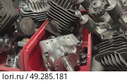Internal combustion engine parts, cylinders, pistons, cylinder heads are on the shelves in the repair shop. Стоковое видео, видеограф Куликов Константин / Фотобанк Лори