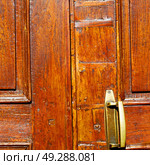 antique old door and ancien wood closed house hinge . Стоковое фото, агентство Ingram Publishing / Фотобанк Лори
