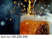 Свежий бокал холодного пива крупным планом. Стоковое AI-изображение, AI-художник Александр Жуков / Фотобанк Лори