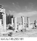  pamukkale    old     construction in asia turkey the column  and the roman temple . Стоковое фото, агентство Ingram Publishing / Фотобанк Лори
