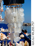 full in market old table shell and sealife in sale chandelier. Стоковое фото, агентство Ingram Publishing / Фотобанк Лори