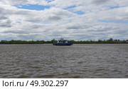 Паром-теплоход СП-20 на паромной переправе Тобольск - Бекерево. Река Иртыш, Тюменская область. Редакционное фото, фотограф Алексей Иванов / Фотобанк Лори