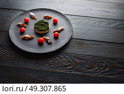 Bota sardine with white garlic pannacotta, codium and osmotized tomatoes. Стоковое фото, агентство Ingram Publishing / Фотобанк Лори