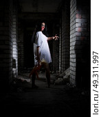 Zombie girl in old dirty house. Стоковое фото, агентство Ingram Publishing / Фотобанк Лори