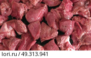 Raw sliced pork in sauce. Pieces of fresh marinated pork medallions. Freshly meat tenderloin, perfect for culinary, home cooked meals and flavor. Chopped Pork ham fillet with spice, herbs. 4K video. Стоковое видео, видеограф Марина Демидюк / Фотобанк Лори